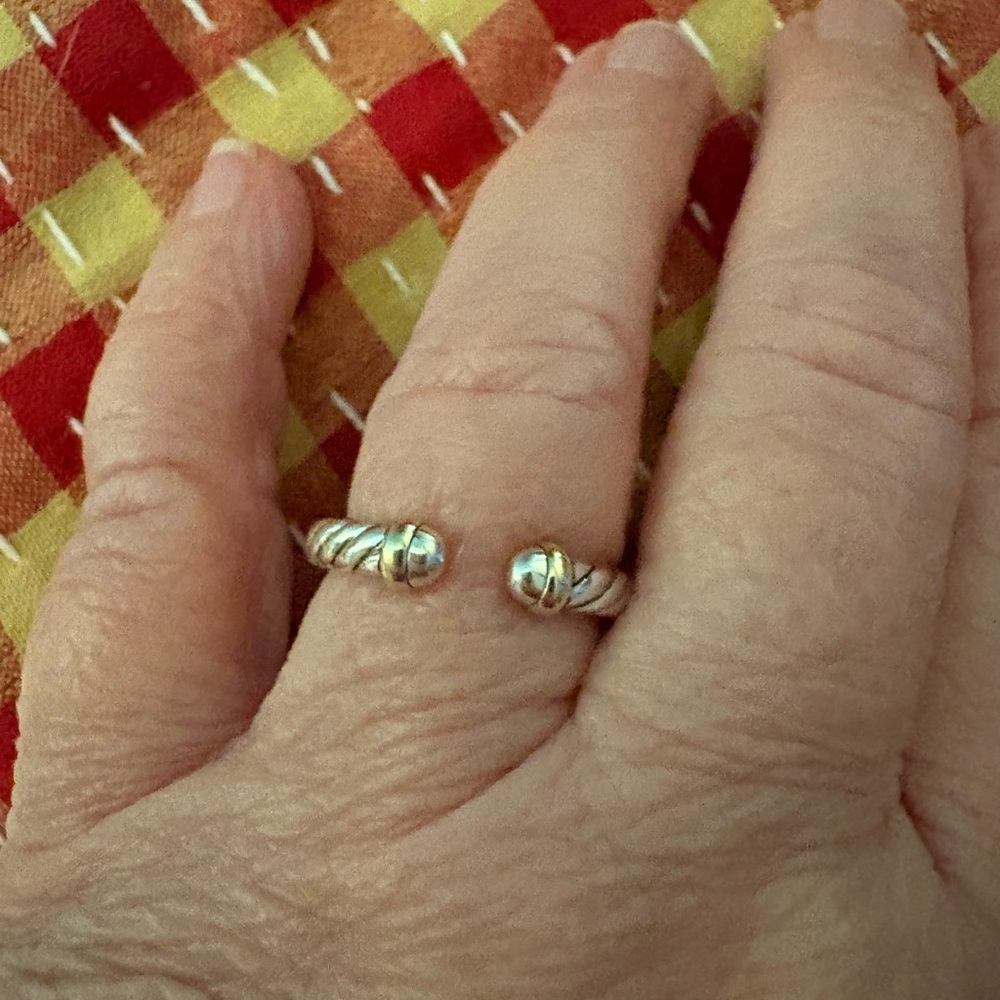 GUC David Yurman petite cable open ring. Size 8
